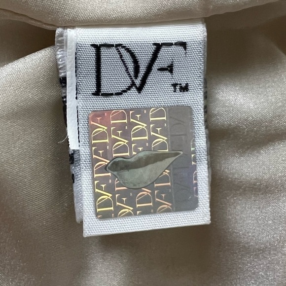 Diane Von Furstenberg Cream and Beige Jeannie Henna Print Sleeveless Dress -Sz 6 - Picture 9 of 13